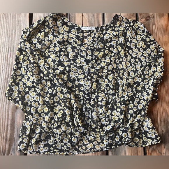 Pull & Bear Womens Sheer Button Up Floral Blouse Size L - Picture 1 of 3